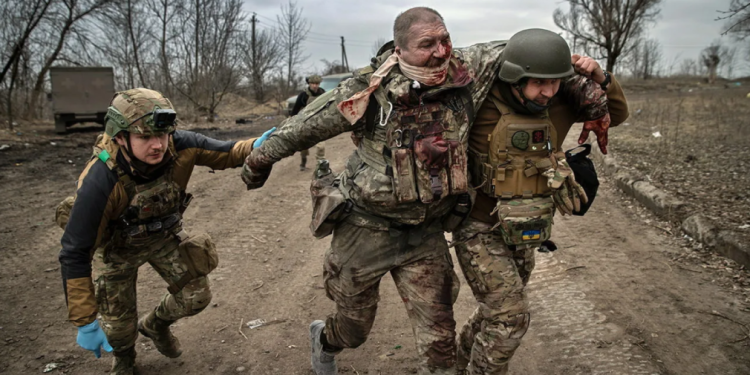 Ще успее ли Украйна да набере нови войници, без да унищожи цяло поколение?