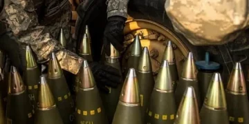 Артилерийското предимство на Русия във войната в Украйна скоро ще се удвои, каза високопоставен американски генерал