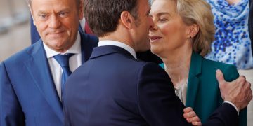 Макрон влезе във война с Урсула фон дер Лайен