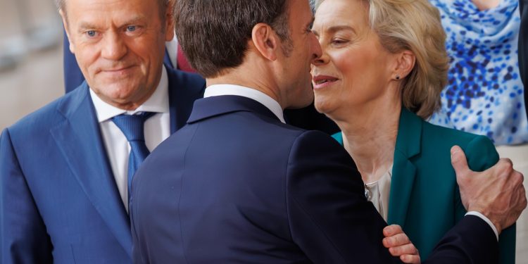 Макрон влезе във война с Урсула фон дер Лайен