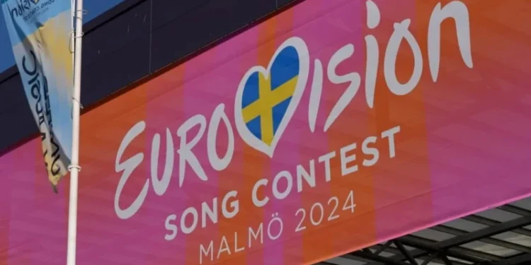 ЕС бесен заради забраната на знамената му на Евровизия