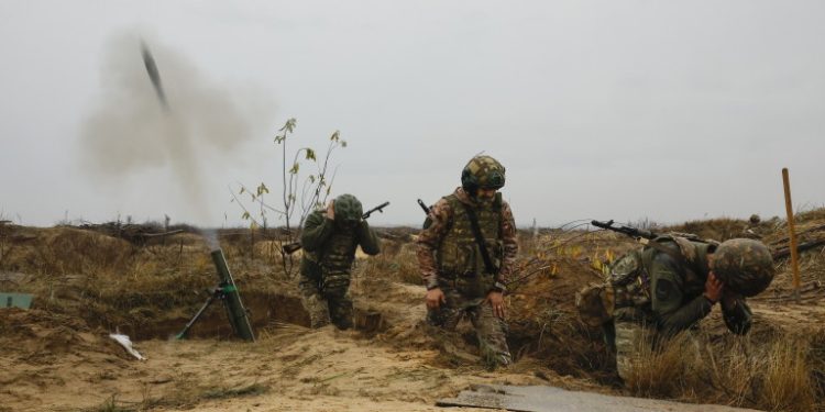 ДНК тестове и блокирани тела: Украйна се опитва да опознае своите мъртви на бойното поле