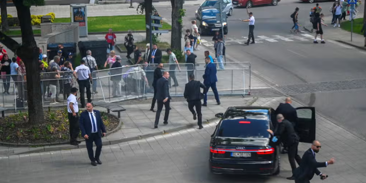 Атентатът срещу Фицо: Европа ще се събуди, когато застрелят Макрон или Шолц