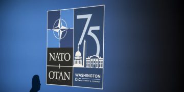 Време е да затворим вратата на Украйна за НАТО