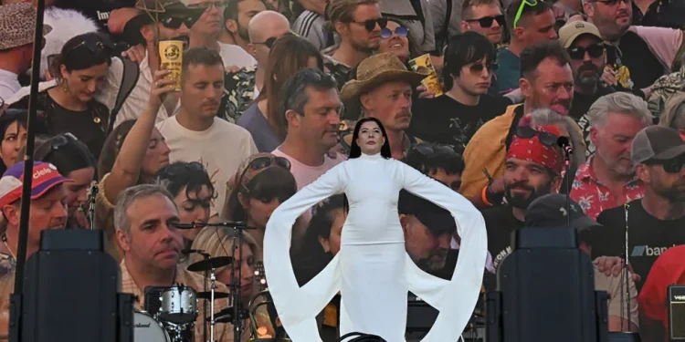 Марина Абрамович – „Седем минути колективно мълчание“