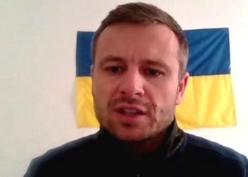 Киев обвинява забавянето на помощта от САЩ за ръста на дефицит от 43 млрд. долара