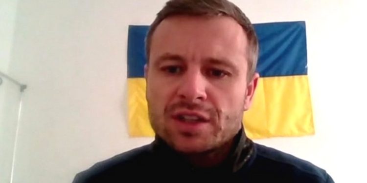 Киев обвинява забавянето на помощта от САЩ за ръста на дефицит от 43 млрд. долара