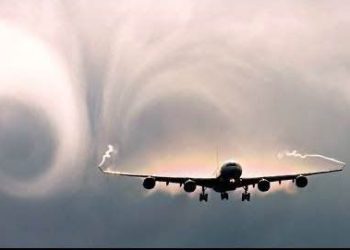 Самолетите все по-често се сблъскват с турбуленция. Ще стане ли опасно да се лети?