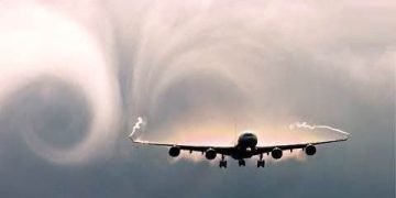 Самолетите все по-често се сблъскват с турбуленция. Ще стане ли опасно да се лети?