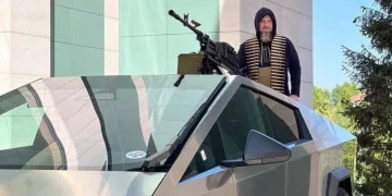 Кадиров оборудва Tesla Cybertruck с картечница и благодари на Мъск за създаването на колата