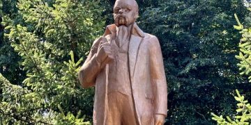Шевченко вместо Ленин: история на трансформацията на паметник в Житомирска област, Украйна