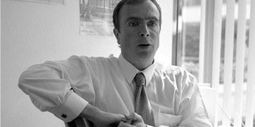 Питър Хиченс: Едва бихме победили Леголенд във война – но нашите лидери все още мислят, че са Чърчил