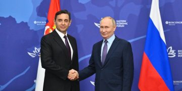 Вицепремиерът на Сърбия е в Русия на планирана среща с Путин