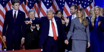 Човек може да поклати глава и да попита как това е възможно. Но не и украинците, които избраха за президент герой от сериал