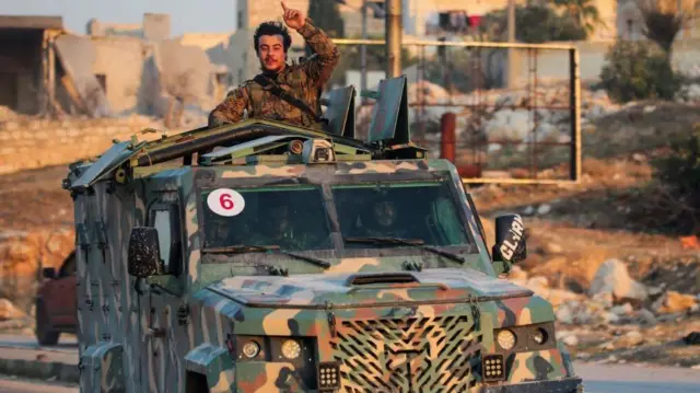 Сирийските бунтовници свалиха президента Асад, Русия казва, че той е напуснал страната