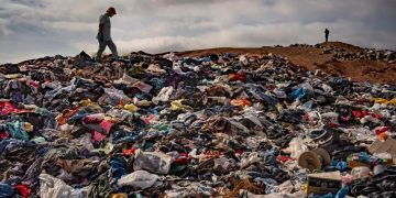 Бързата мода умира в Атакама. Мащабът спира дъха