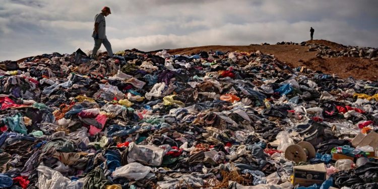 Бързата мода умира в Атакама. Мащабът спира дъха