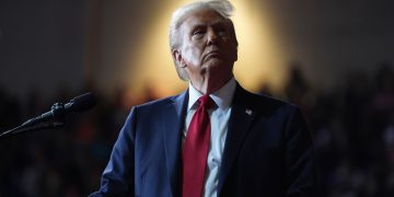 Тръмп иска да съкрати 20 000 американски войници в Европа. Както и  вноските за 80-те хиляди, които ще останат