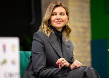 Частен полет, VIP кортеж и луксозна стая за хиляди евро на ден. Какво се знае за луксозната ваканция на съпругата на Зеленски в Швейцария?