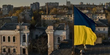 Една пета от украинците биха се преместили в чужбина, ако ограниченията за пътуване бъдат премахнати, показва проучване