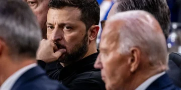 Украинският президент Володимир Зеленски и президентът Джо Байдън присъстват на среща на Съвета НАТО-Украйна по време на 75-ата годишнина на срещата на върха на НАТО във Вашингтон на 11 юли 2024 г. Samuel Corum—AFP/Getty Images