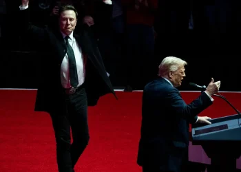 Илон Мъск и президентът Тръмп във Вашингтон миналия месец. Haiyun Jiang за The New York Times