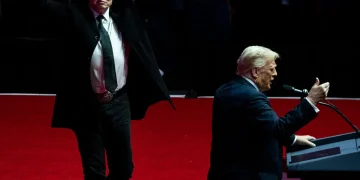 Илон Мъск и президентът Тръмп във Вашингтон миналия месец. Haiyun Jiang за The New York Times