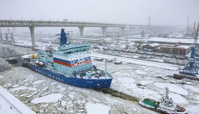 Атомният ледоразбивач Якутия близо до остров Канонерски в Санкт Петербург. 3 януари 2025 г Artem Pryakhin / SOPA Images / ZUMA Press Wire / Scanpix / LETA