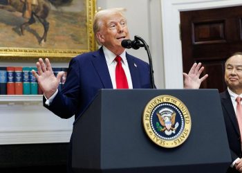 Bloomberg: С митата за алуминий и стомана Тръмп се прави на силен, но само отслабва САЩ