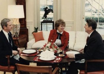 Сюзан Маси, руският шепот на Рейгън през Студената война, почина на 94 години