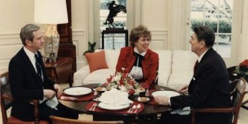 Сюзан Маси, руският шепот на Рейгън през Студената война, почина на 94 години