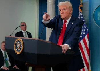 Докато експертите обсъждат невъзможността на действията на Тръмп, президентът на САЩ действа много грубо Снимка: Getty Images