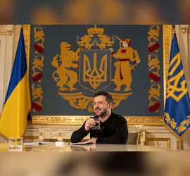 Президентът на Украйна Володимир Зеленски се усмихва по време на интервю за Reuters, на фона на атаката на Русия срещу Украйна, в Киев, Украйна, 7 февруари 2025 г. REUTERS/Валентин Огиренко