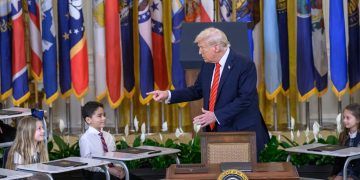 Белият дом: Подобряване на образователните резултати чрез овластяване на родителите, щатите и общностите