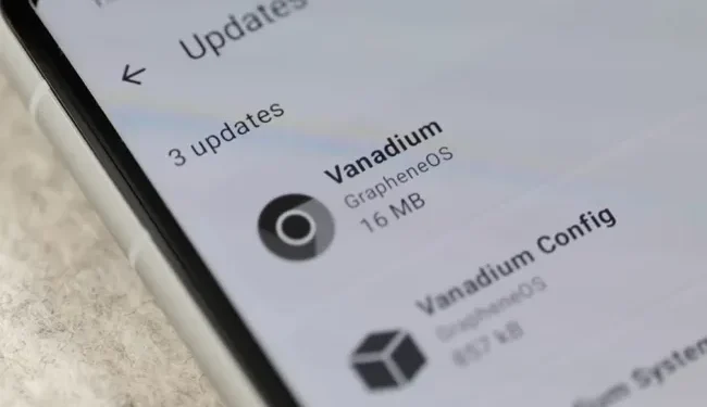 Водещ разработчик на GrapheneOS, най-сигурната операционна система за смартфони в света, е принудително мобилизиран и изпратен на война