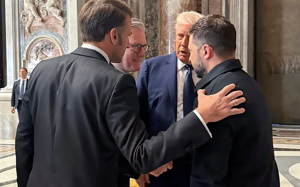 Принцът остави сър Киър, за да се присъедини към частна среща между Еманюел Макрон, Владимир Зеленски и Доналд Тръмп. Снимка: EPA-EFE/Shutterstock