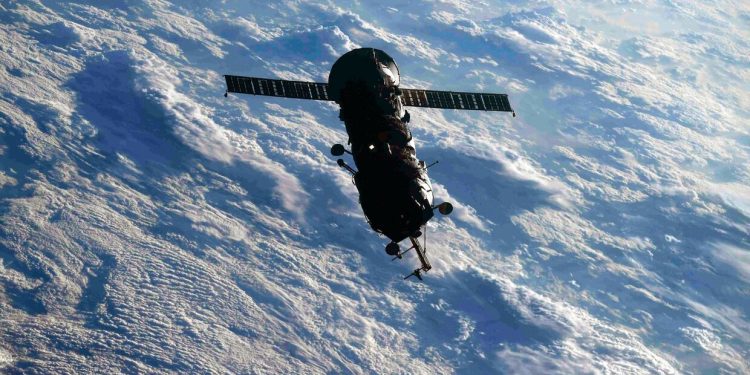 Руските сателити следят американските – по една очевидна причина