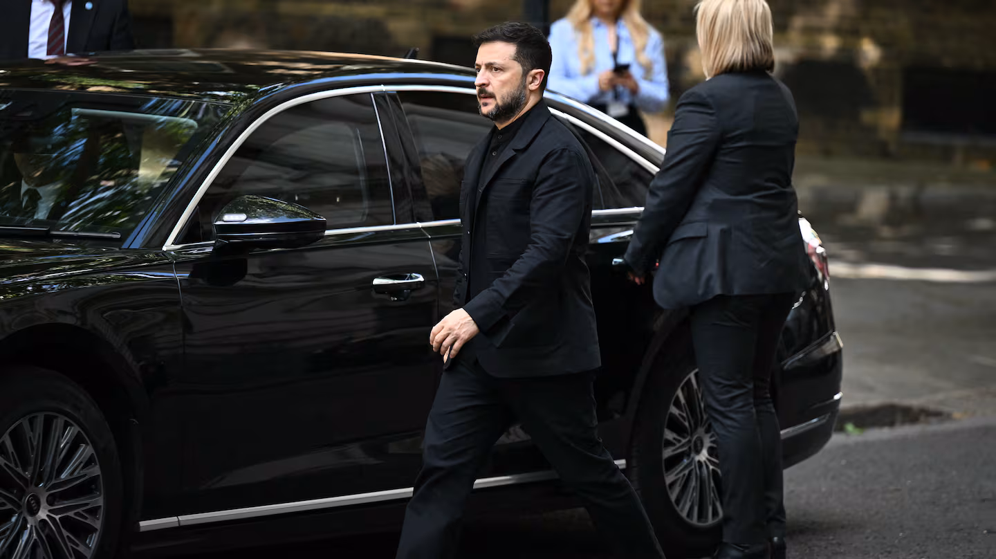 Володимир Зеленски преди среща с британския премиер Киър Стармър в Лондон по-рано тази седмица. BEN STANSALL/AFP via Getty Images