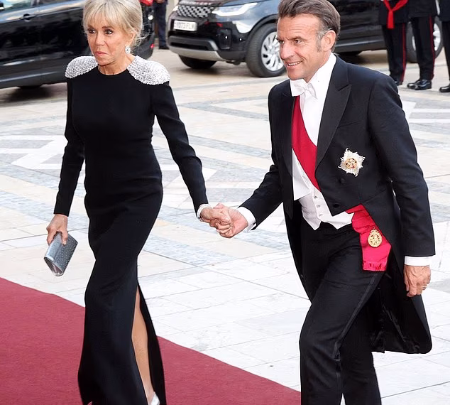 Френският президент Еманюел Макрон и съпругата му Бриджит Макрон по време на официално тридневно посещение в Обединеното кралство по-рано този месец.