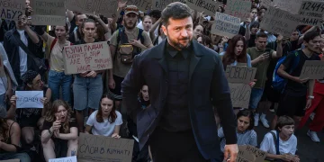 Една ера свършва в Украйна. Като посегна на символа, Зеленски направи „нещо непростимо“