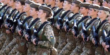 Украйна: Дебат за засилена мобилизация – Ще трябва ли жените скоро да отидат на фронта?