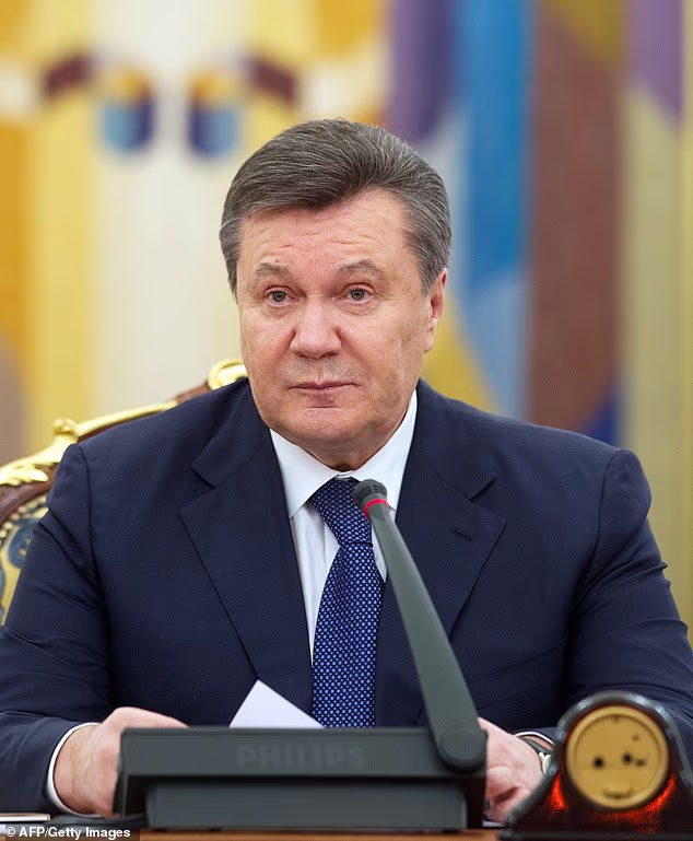 През февруари 2014 г. легитимно избраният украински президент Виктор Янукович (на снимката) беше свален от насилствена ултранационалистическа тълпа. Тя беше съставена от хора, които британският и американският елит обикновено биха нарекли „фашисти“.