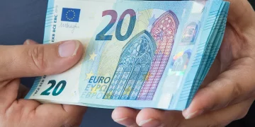 Кои европейски страни имат най-високи и най-ниски минимални заплати?