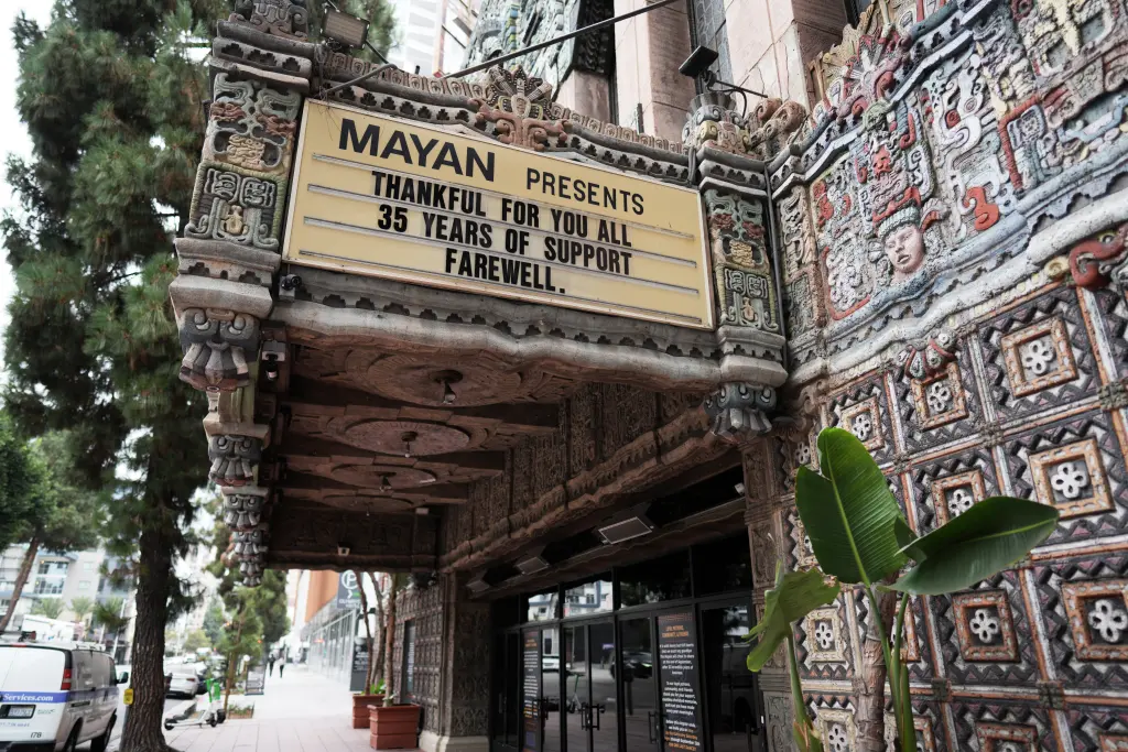 Съобщение за затваряне на шатрата на The Mayan на 16 август 2025 г. Руарид Конелан за NY Post