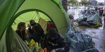 © AP Photo / Damian Dovarganes