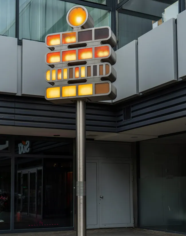 Берлинският часовник или часовникът на теорията на множествата.Mo Photography Berlin / Shutetrstock