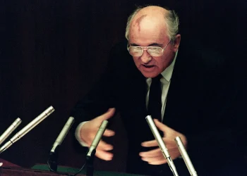 The Telegraph UK: Великобритания е Съветският съюз през 80-те години на миналия век. А Фараж е нашият Горбачов