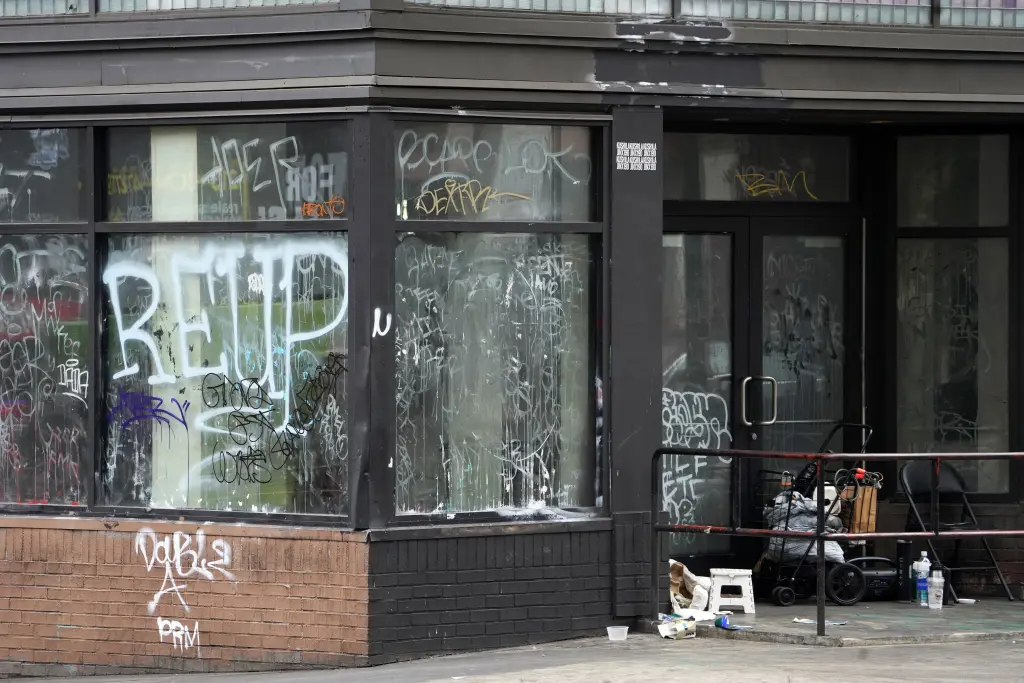 Изоставена витрина в DTLA. Руарид Конелан за NY Post