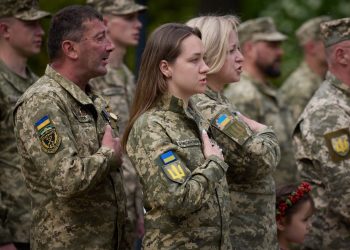 Все повече украинки се присъединяват към армията. Нарастваща група, която променя обществото