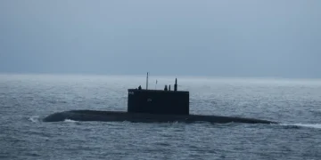 Съобщава се, че руска подводница е заплашила американски самолетоносач. На снимката е руската подводница клас Kilo Краснодар. Източник: PA